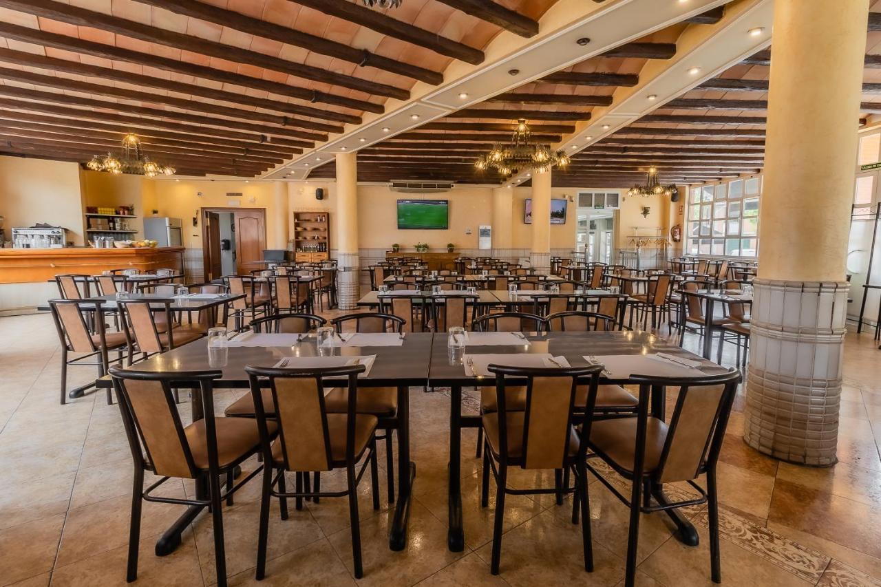 Hostal - Restaurante La Buena Villa By Vivere Stays Villalonquéjar Exterior photo